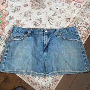 Levi’s Low Waisted Denim Skirt